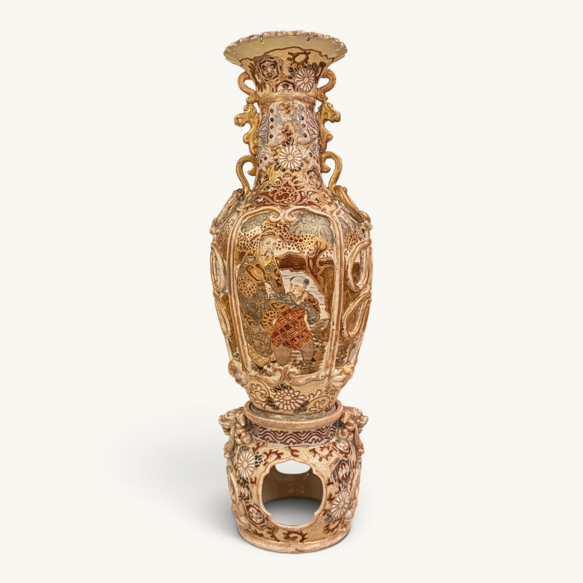 A POLYCHROME AND GILT EARTHENWARE VASE ON STAND, JAPAN, TAISHO PERIOD