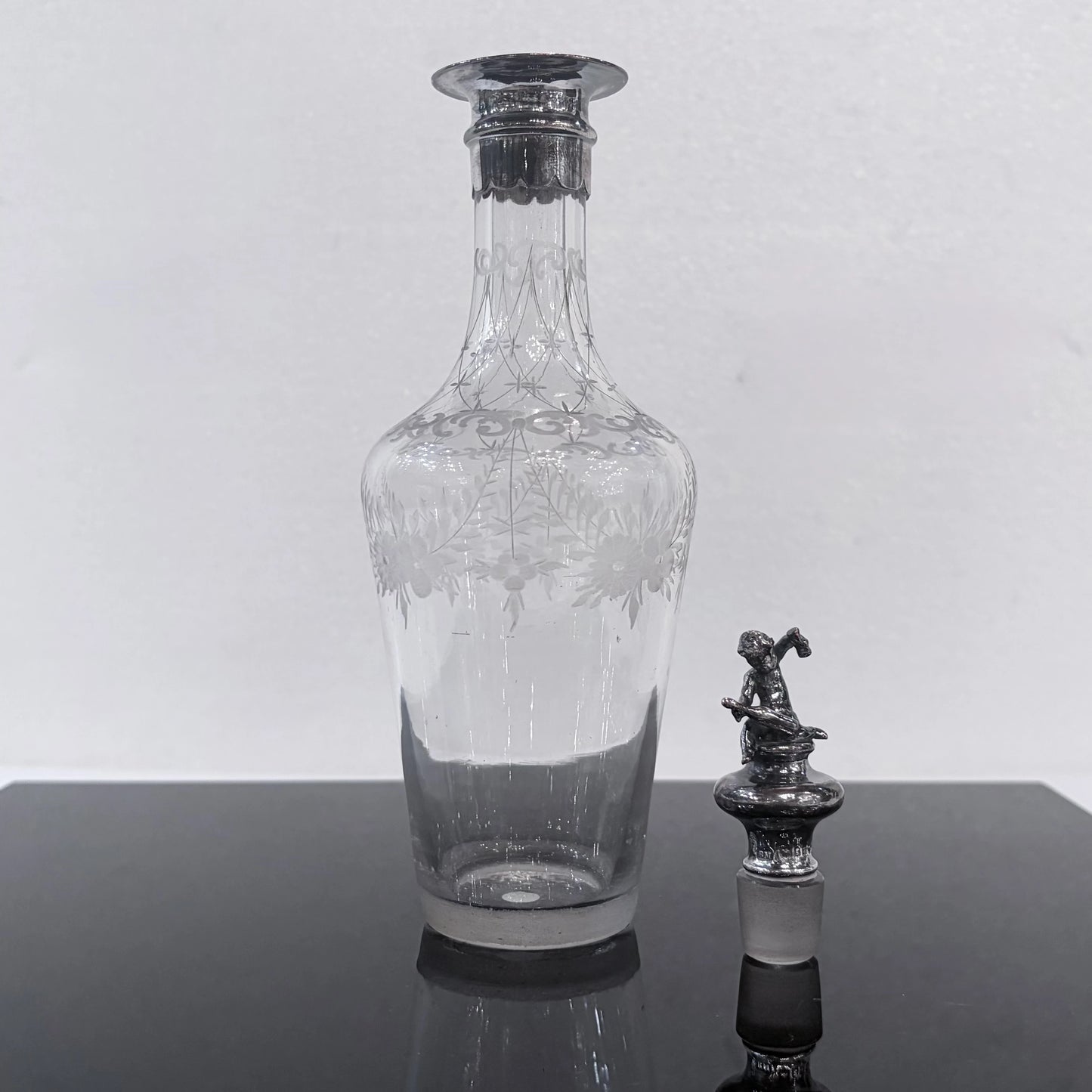 FROSTED AND ETCHED FIGURAL GLASS PERFUME BOTTLE, LONDON, 1902