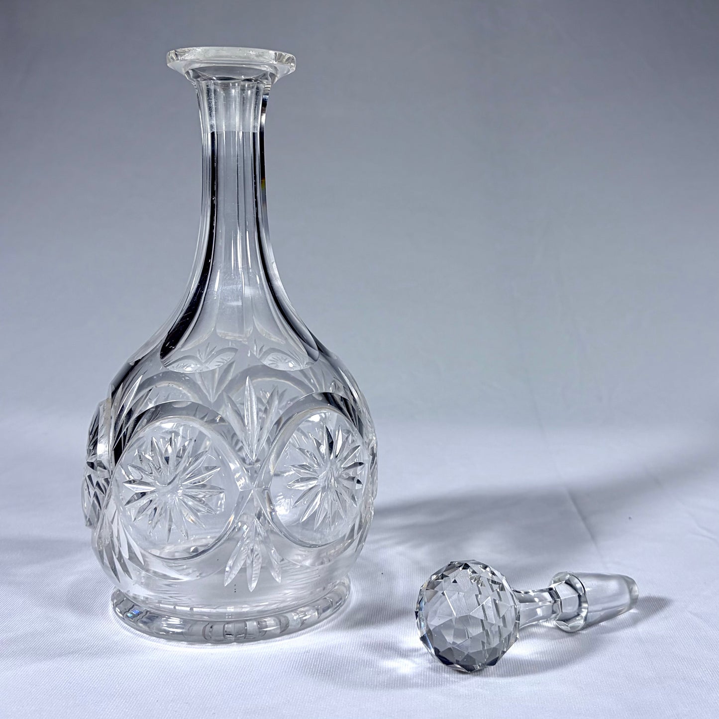 LATE VICTORIAN CUT CRYSTAL SPIRIT DECANTER, ENGLAND, LATE 19th CENTURY
