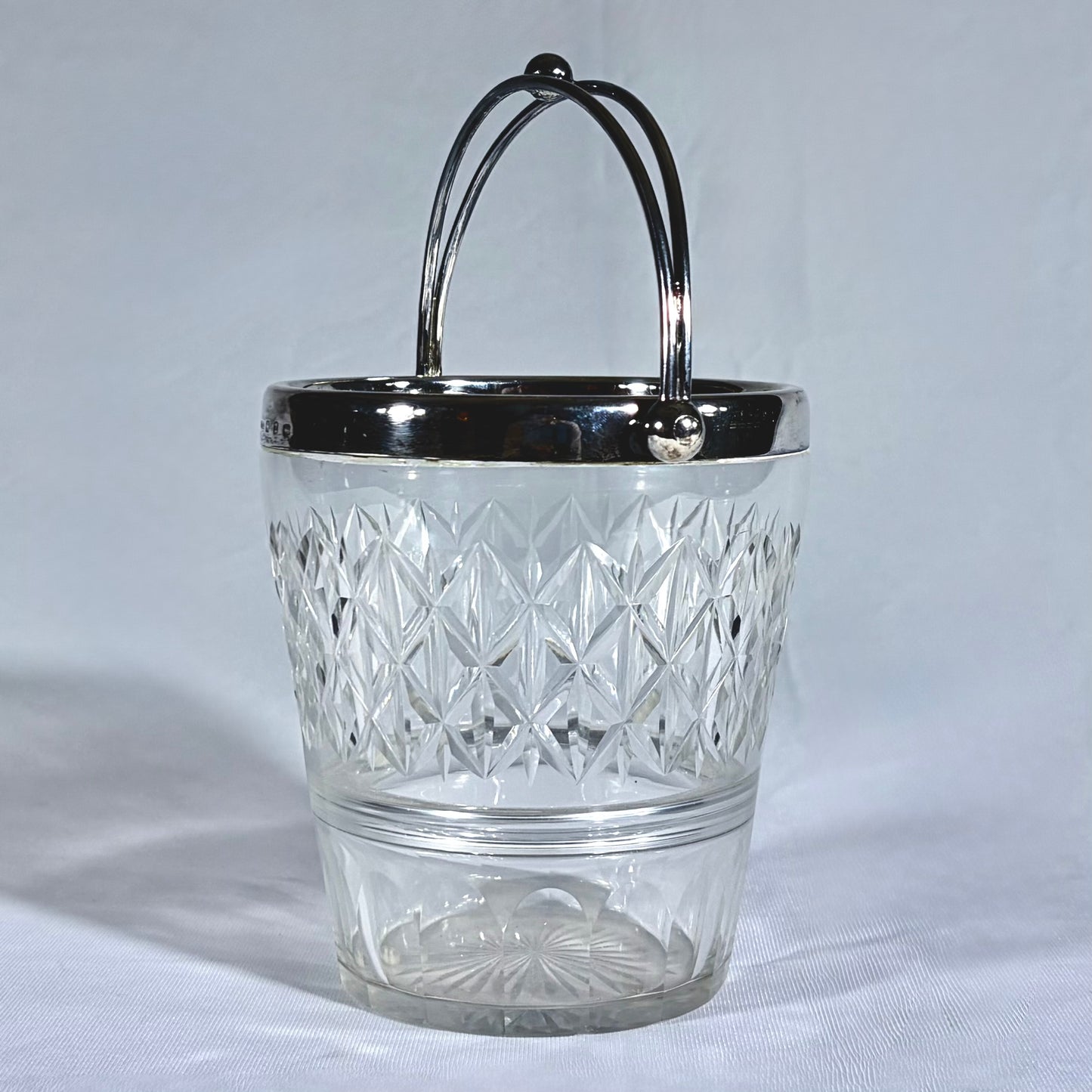 VICTORIAN DIAMOND-CUT GLASS AND STERLING SILVER ICE BUCKET, BIRMINGHAM, 1899