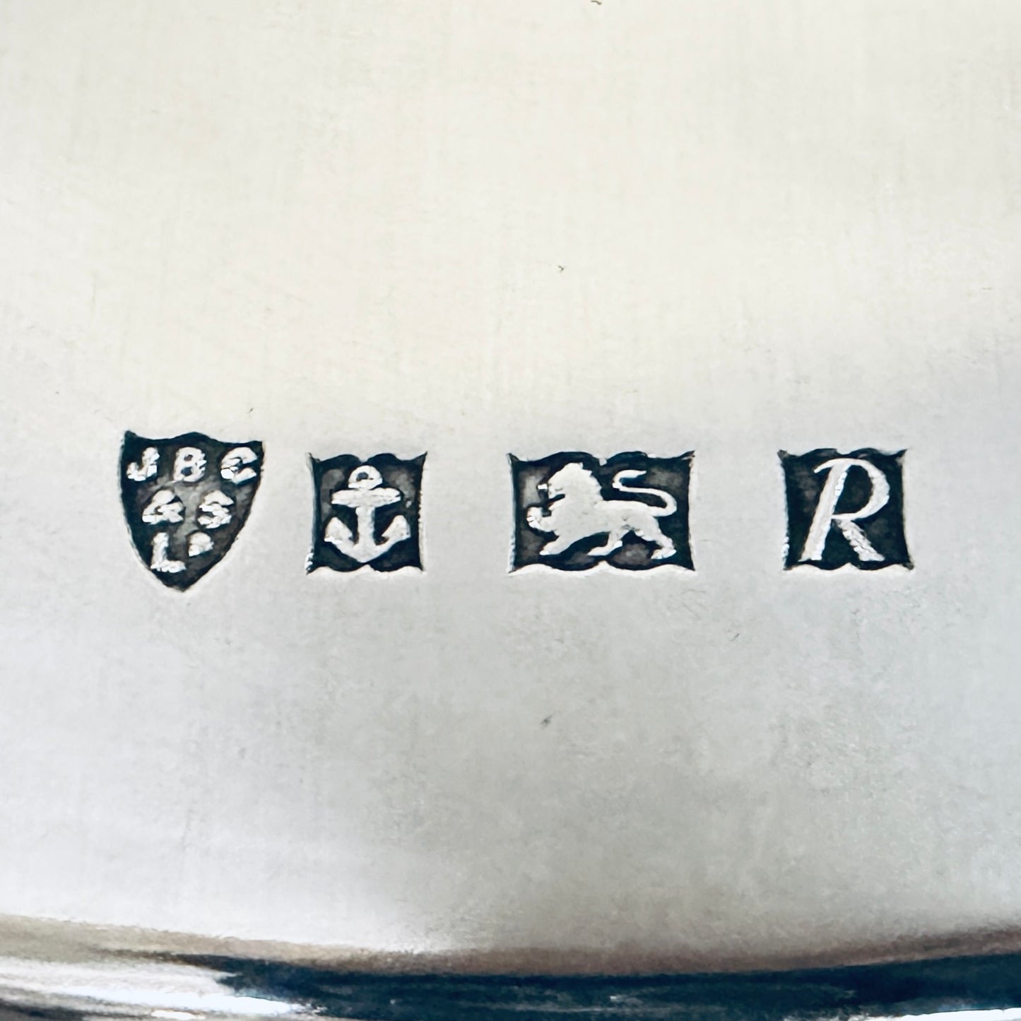 A LARGE SCALLOPED STERLING SILVER PRESENTATION SALVER, BIRMINGHAM, 1941