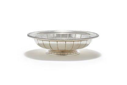 A STERLING SILVER FLUTED CENTRE BOWL, PHILADELPHIA, EARLY 20th CENTURY