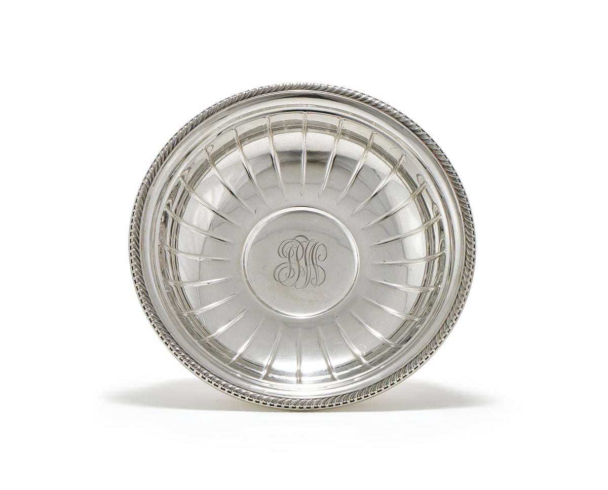 A STERLING SILVER FLUTED CENTRE BOWL, PHILADELPHIA, EARLY 20th CENTURY