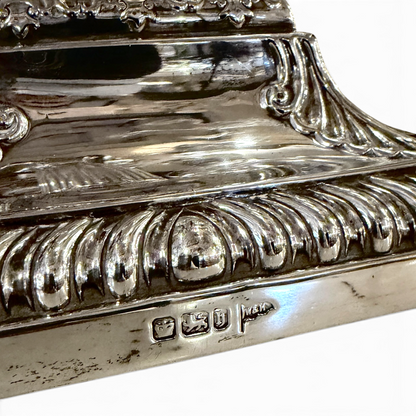 A VICTORIAN STERLING SILVER THREE-LIGHT CANDELABRUM, SHEFFIELD, 1900