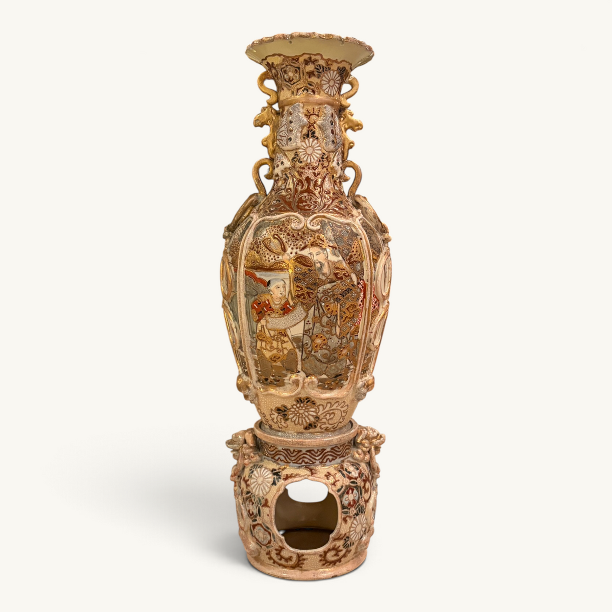 A POLYCHROME AND GILT EARTHENWARE VASE ON STAND, JAPAN, TAISHO PERIOD