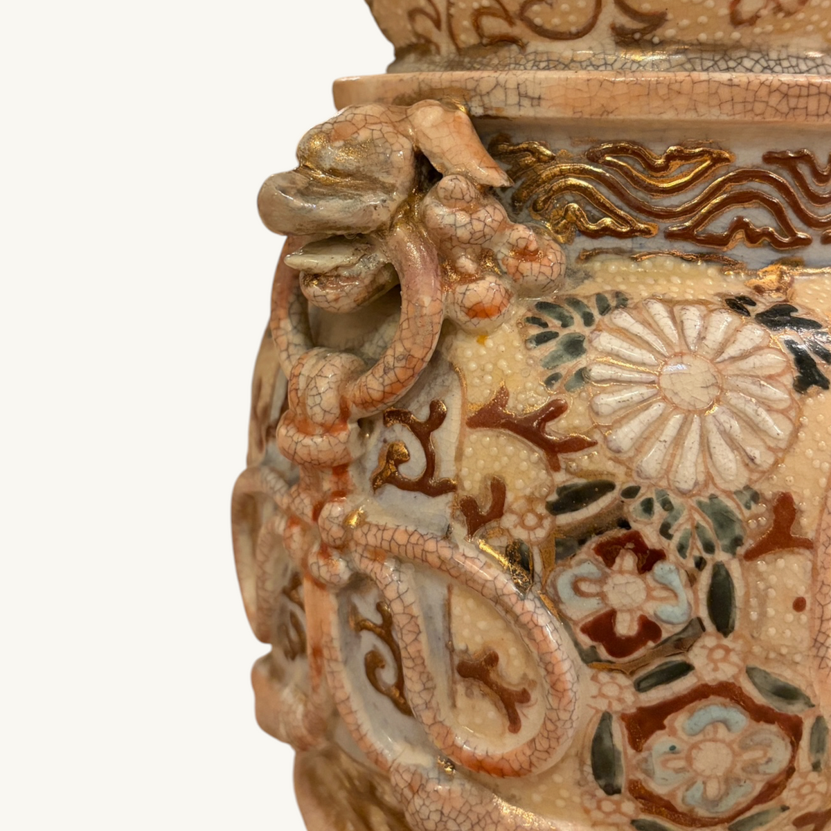 A POLYCHROME AND GILT EARTHENWARE VASE ON STAND, JAPAN, TAISHO PERIOD
