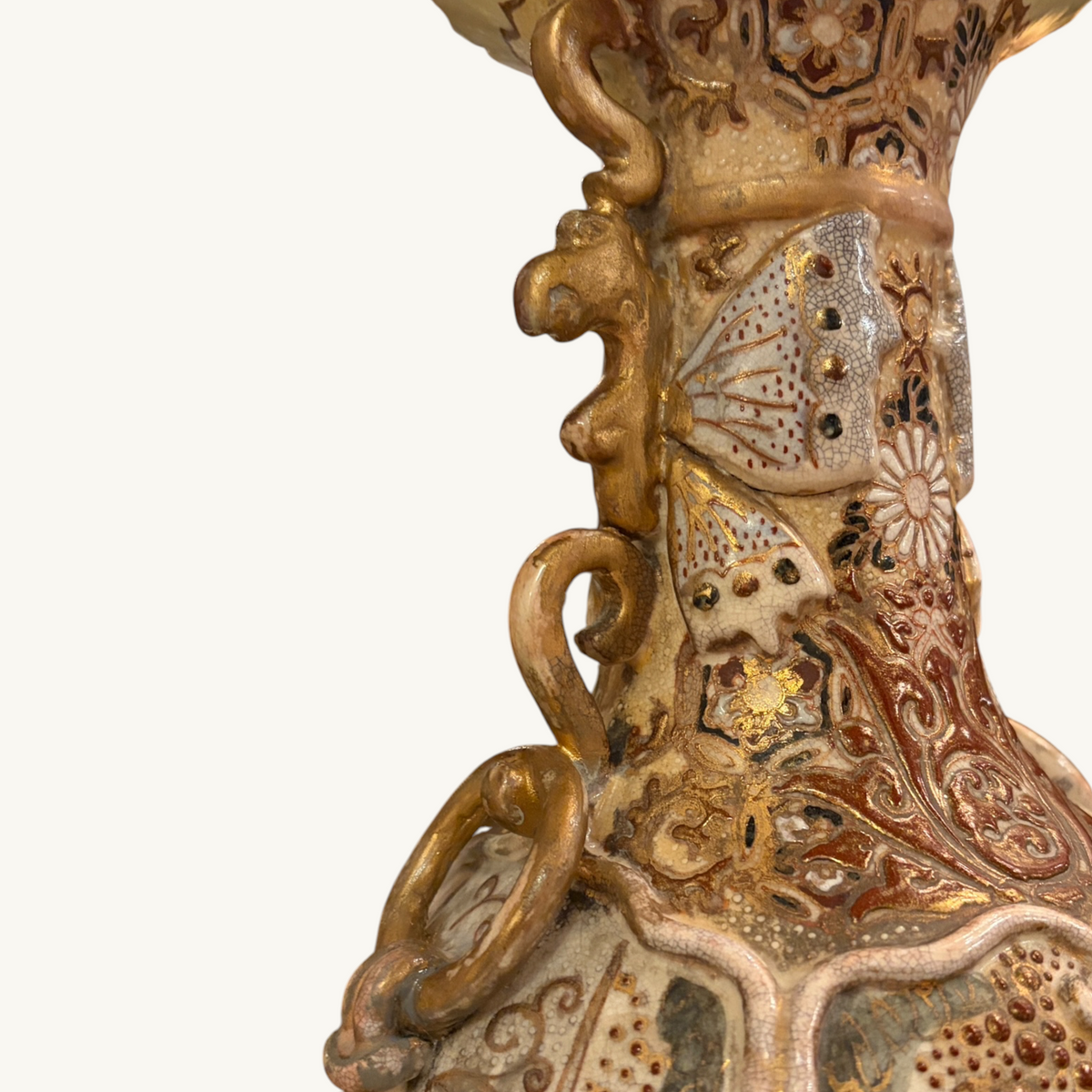 A POLYCHROME AND GILT EARTHENWARE VASE ON STAND, JAPAN, TAISHO PERIOD