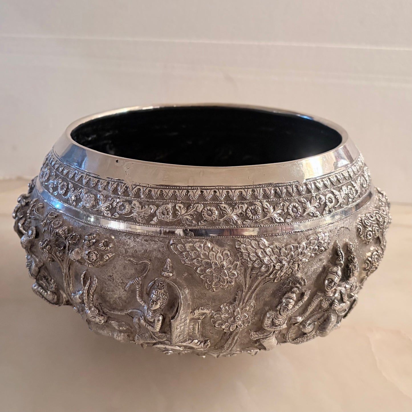 BURMESE SILVER NARRATIVE OFFERING BOWL (THABEIK), BURMA, LATE 19TH CENTURY