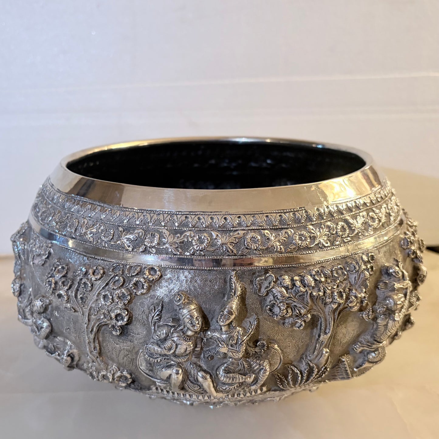 BURMESE SILVER NARRATIVE OFFERING BOWL (THABEIK), BURMA, LATE 19TH CENTURY