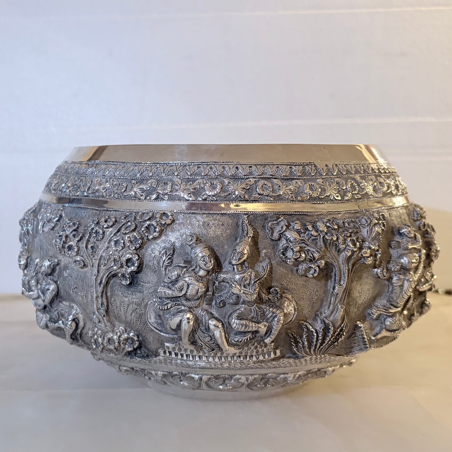 BURMESE SILVER NARRATIVE OFFERING BOWL (THABEIK), BURMA, LATE 19TH CENTURY