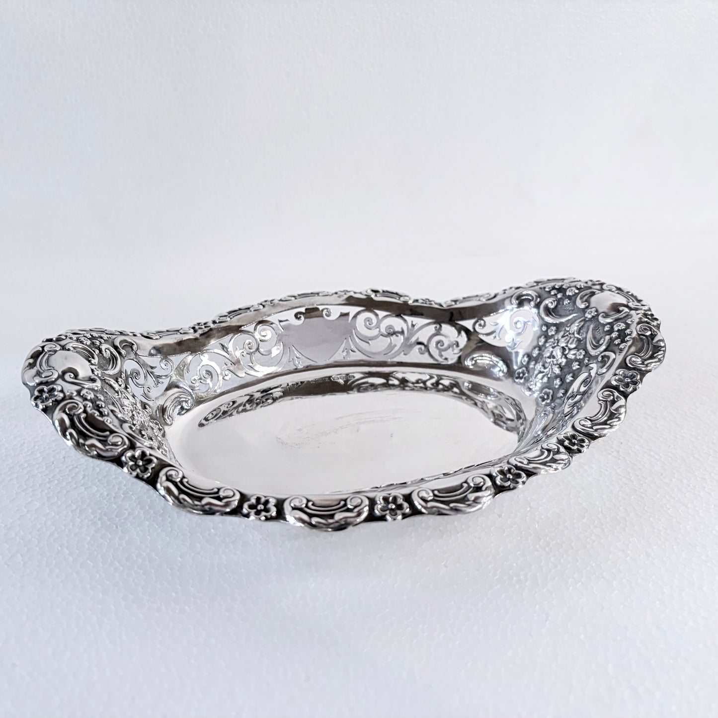 EDWARDIAN PIERCED STERLING SILVER BONBON DISH, SHEFFIELD, 1899