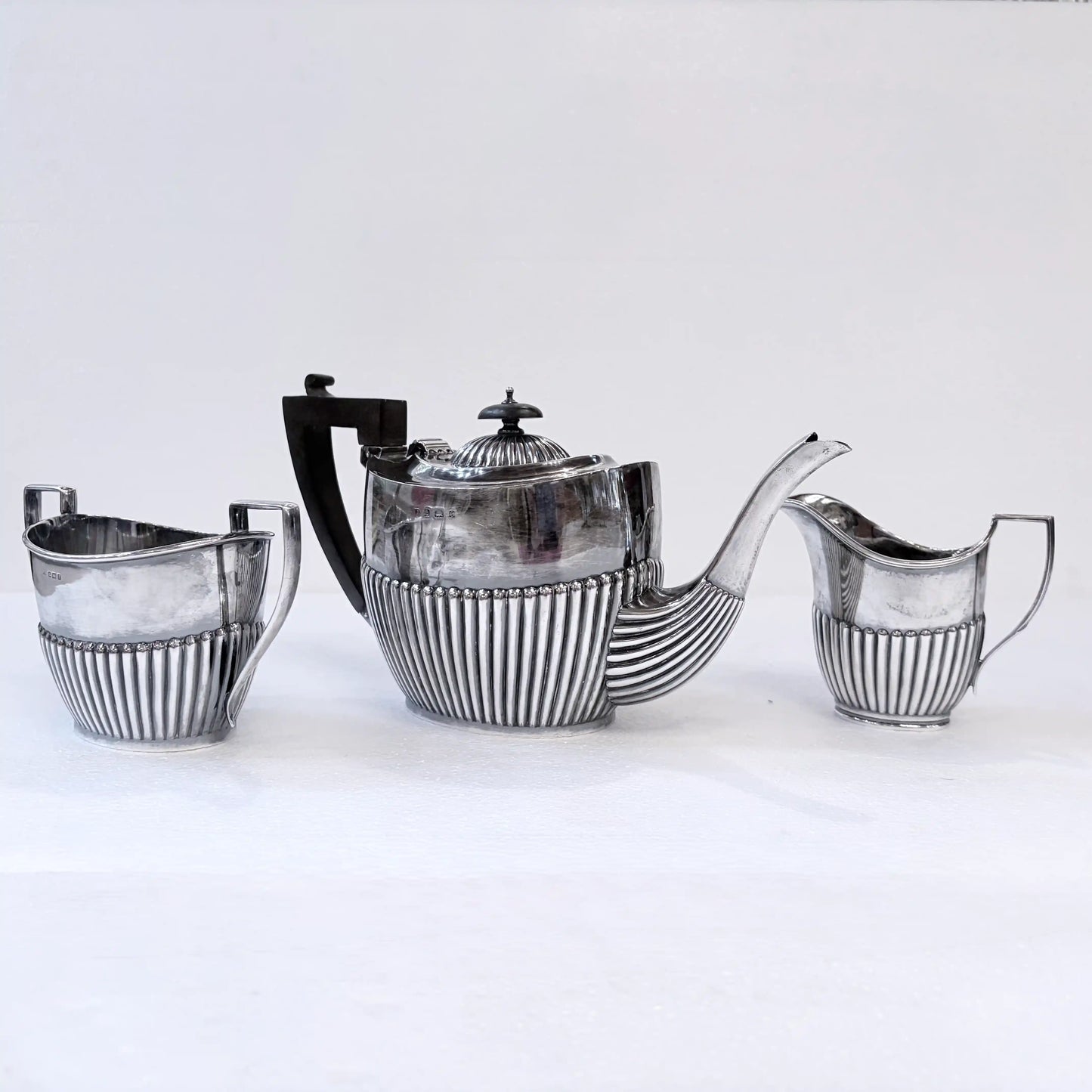 EDWARDIAN GADROONED SILVER MARRIED THREE-PIECE TEA SERVICE, BIRMINGHAM AND SHEFFIELD, 1904-1916