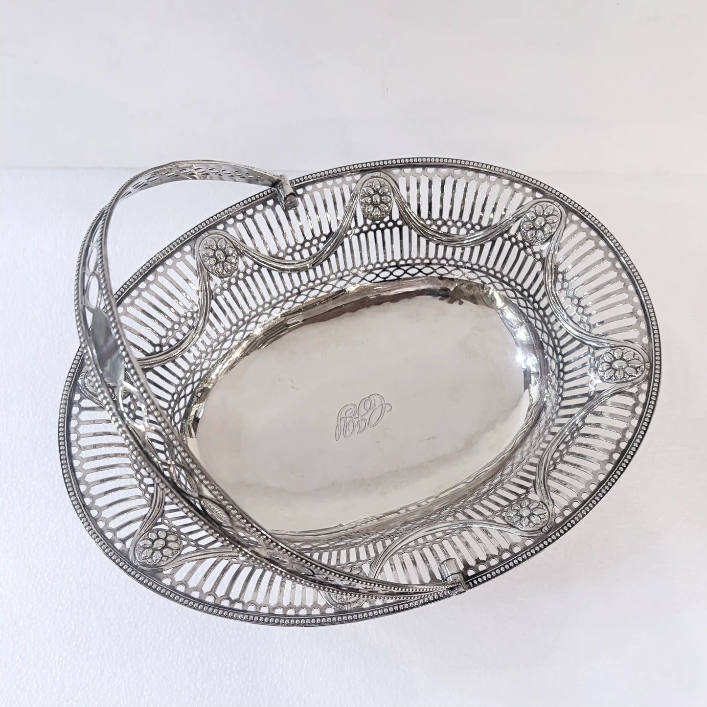 EDWARDIAN PIERCED STERLING SILVER SWING-HANDLED BASKET, LONDON, 1912