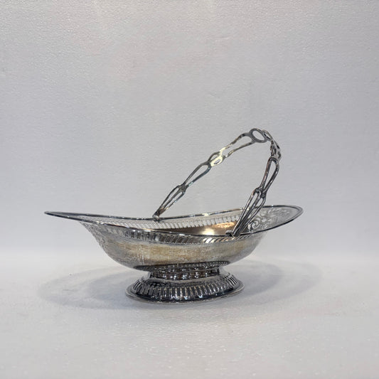 EDWARDIAN PIERCED STERLING SILVER SWING-HANDLED BASKET, BIRMINGHAM, 1905