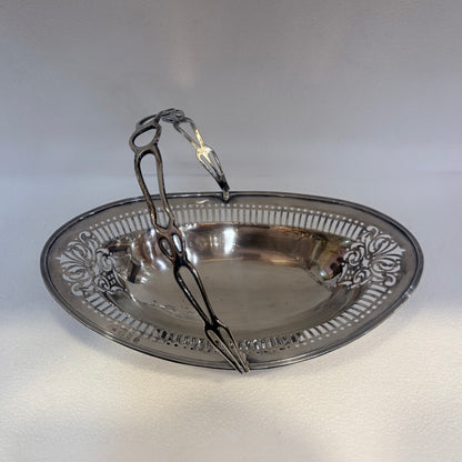EDWARDIAN PIERCED STERLING SILVER SWING-HANDLED BASKET, BIRMINGHAM, 1905