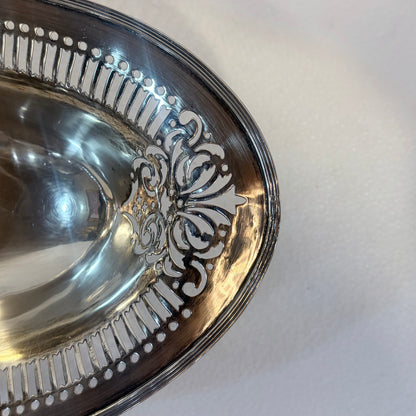 EDWARDIAN PIERCED STERLING SILVER SWING-HANDLED BASKET, BIRMINGHAM, 1905