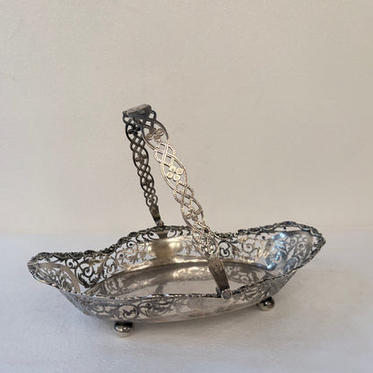 EDWARDIAN PIERCED STERLING SILVER SWING-HANDLED BASKET, LONDON, 1914