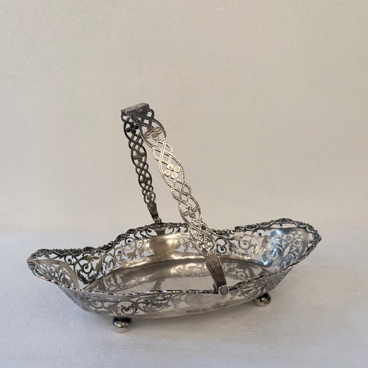 EDWARDIAN PIERCED STERLING SILVER SWING-HANDLED BASKET, LONDON, 1914