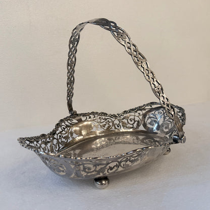 EDWARDIAN PIERCED STERLING SILVER SWING-HANDLED BASKET, LONDON, 1914