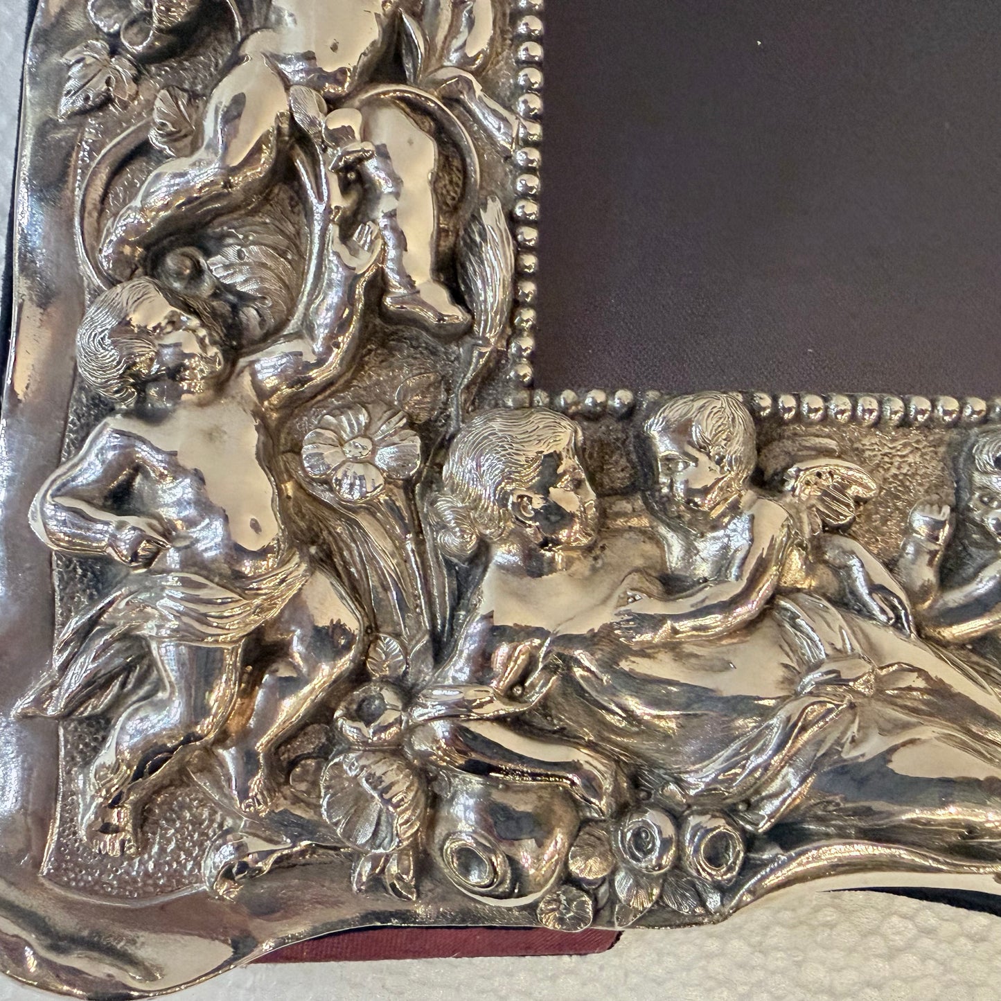 A BRITANNIA STANDARD REPOUSSÉ SILVER PHOTO FRAME, LONDON, 1992