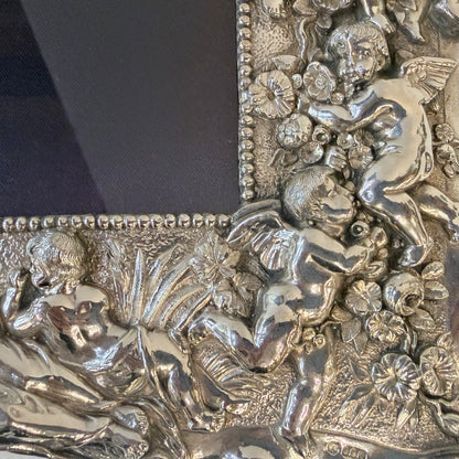 A BRITANNIA STANDARD REPOUSSÉ SILVER PHOTO FRAME, LONDON, 1992