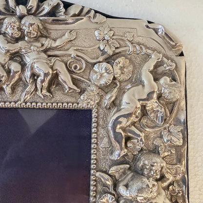 A BRITANNIA STANDARD REPOUSSÉ SILVER PHOTO FRAME, LONDON, 1992