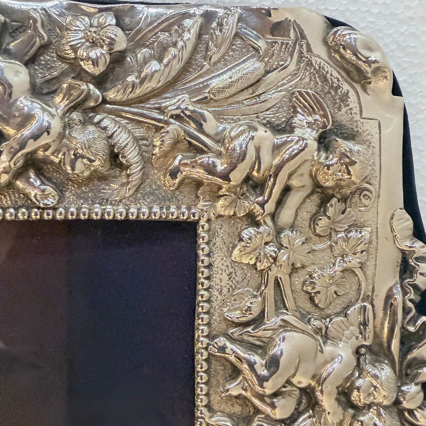 A BRITANNIA STANDARD REPOUSSÉ SILVER PHOTO FRAME, LONDON, 1992