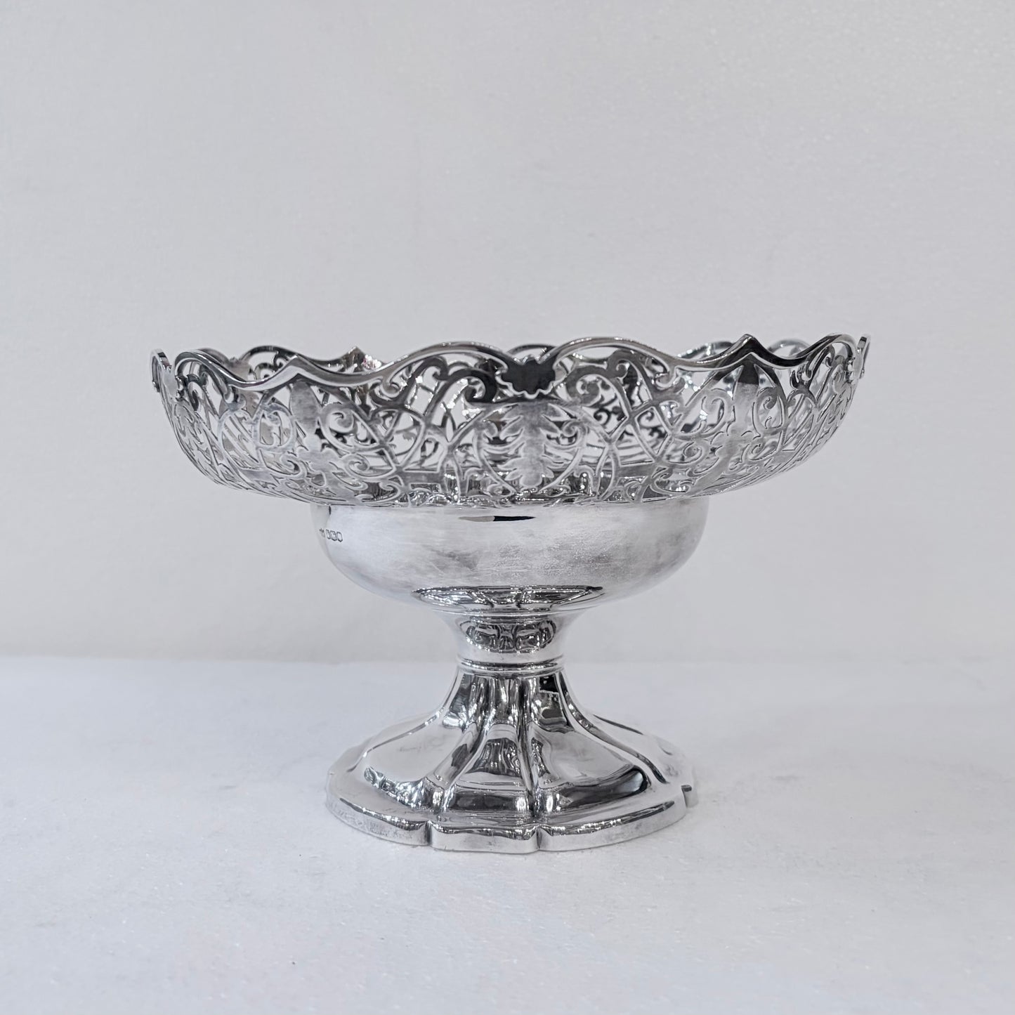 MID-CENTURY PIERCED STERLING SILVER CENTERPIECE, SHEFFIELD, 1935