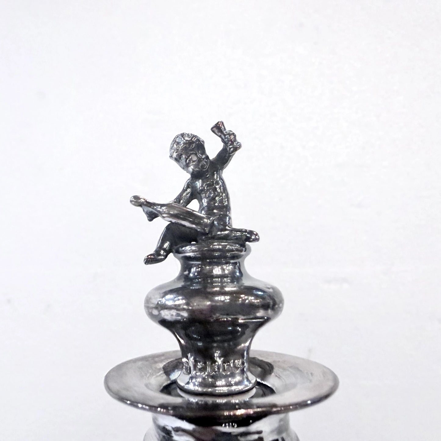 FROSTED AND ETCHED FIGURAL GLASS PERFUME BOTTLE, LONDON, 1902