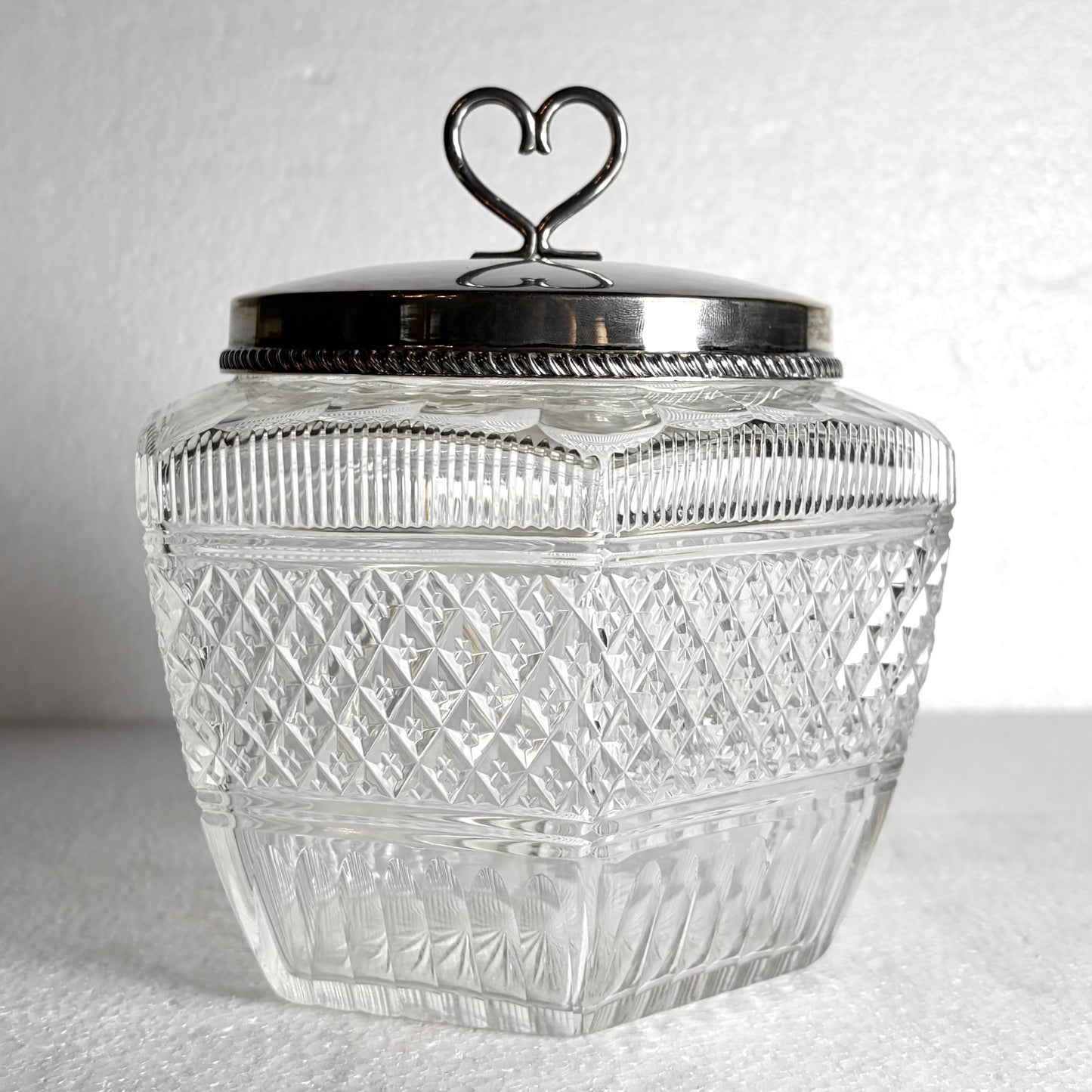 LATE VICTORIAN CUT GLASS AND SILVER-MOUNTED BISCUIT BARREL, BIRMINGHAM, 1899