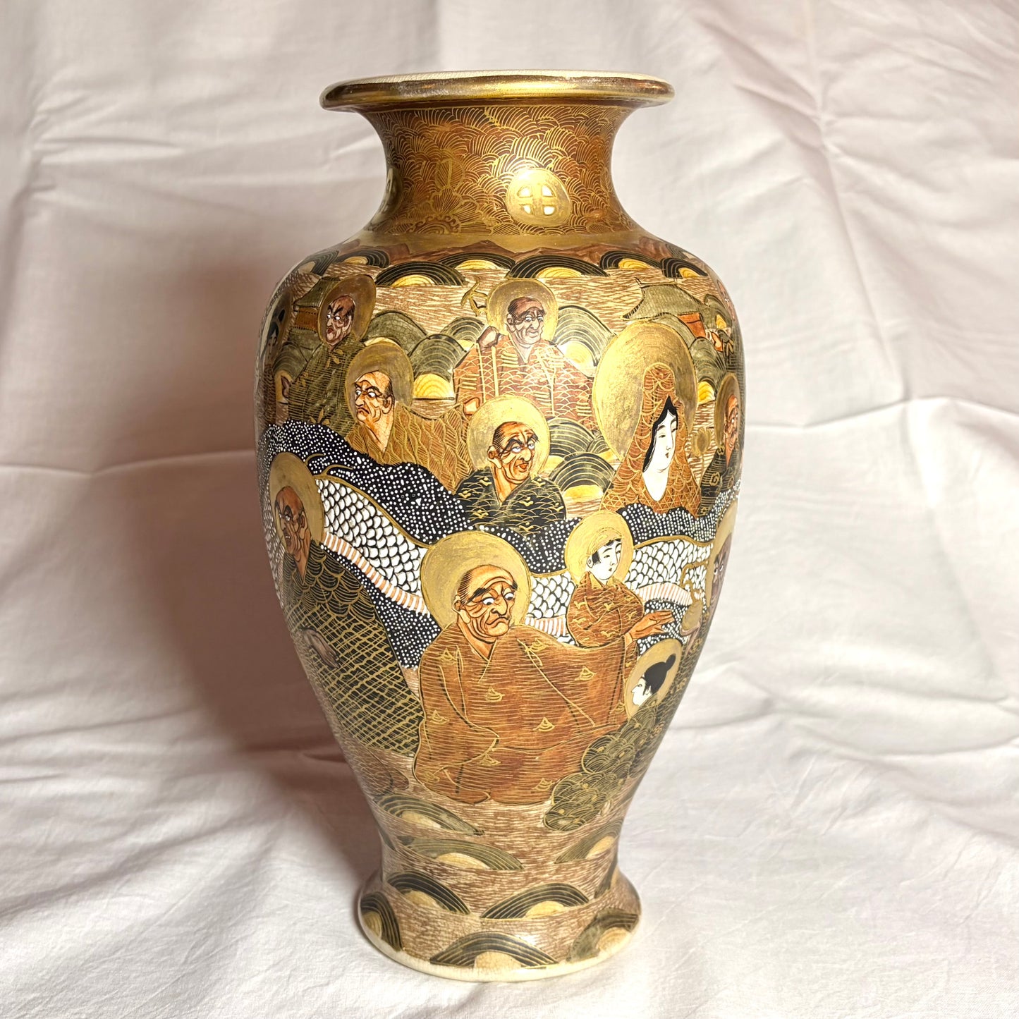 A TAISHŌ PERIOD SATSUMA EARTHENWARE VASE, JAPAN, 1912-1926