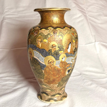 A TAISHŌ PERIOD SATSUMA EARTHENWARE VASE, JAPAN, 1912-1926