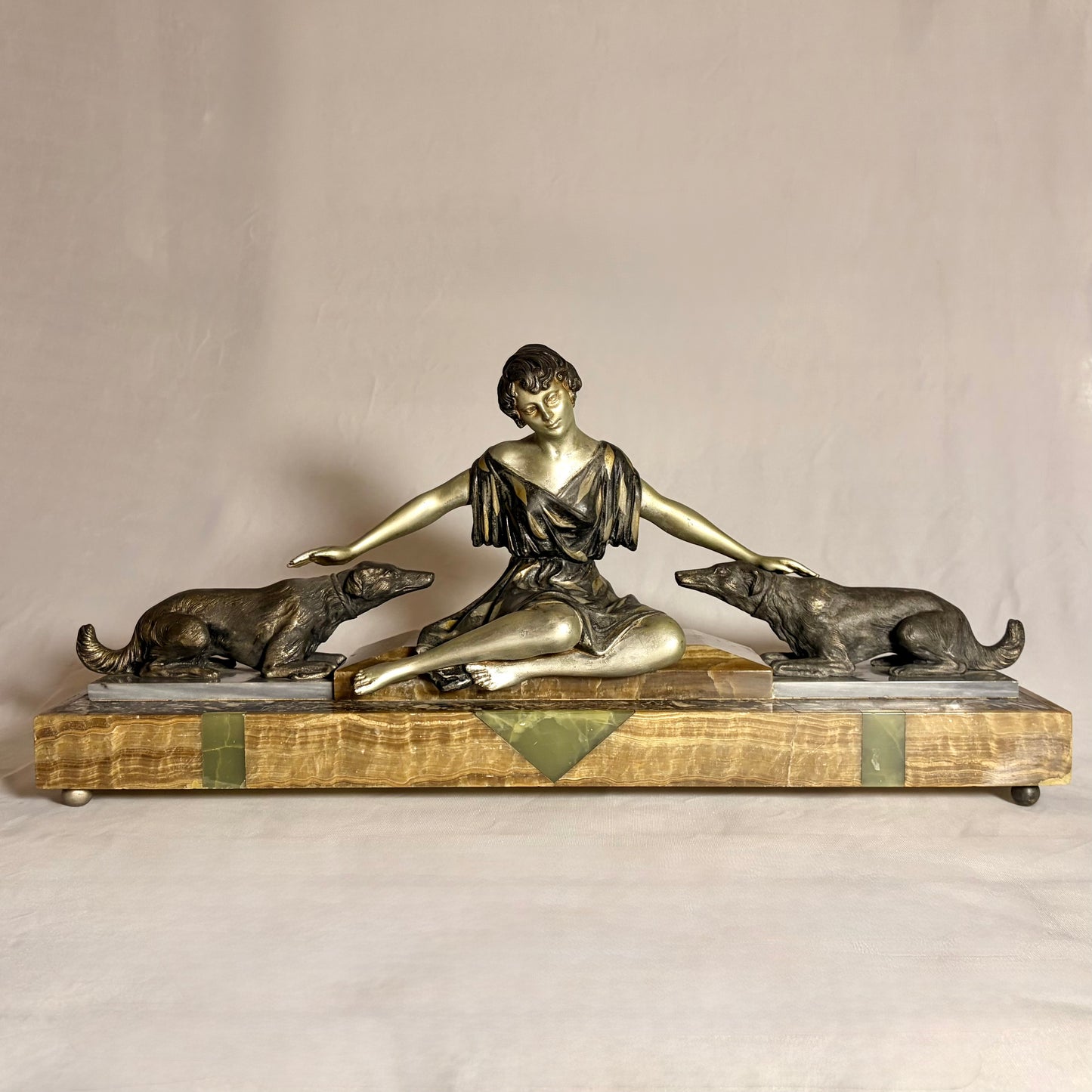 AN ART DECO FIGURAL GROUP OF A SEATED LADY WITH TWO HOUNDS, FRANCE, C.1920s
