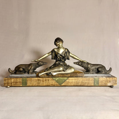 AN ART DECO FIGURAL GROUP OF A SEATED LADY WITH TWO HOUNDS, FRANCE, C.1920s