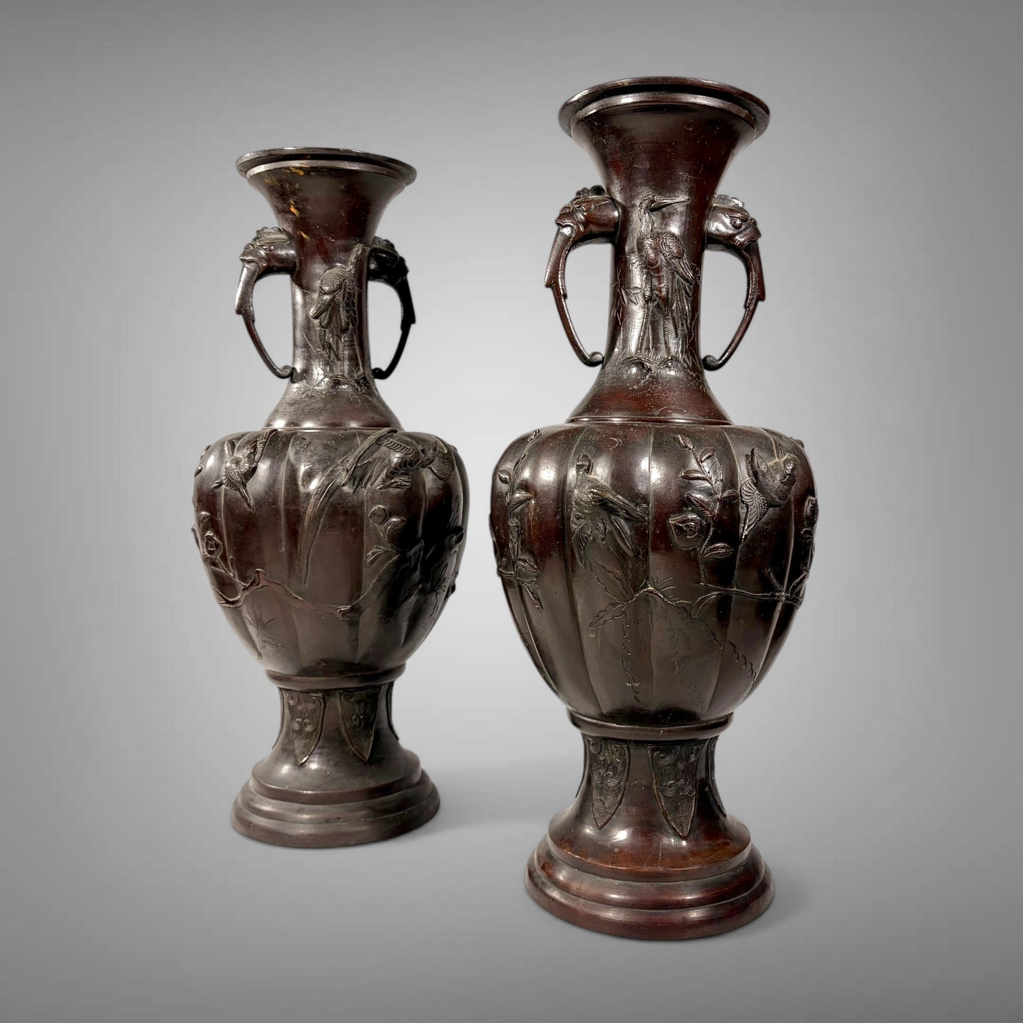 A PAIR OF MEIJI PERIOD AVIAN JAPANESE BRONZE VASES, JAPAN, 1870-1912