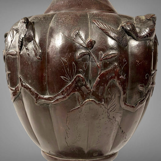 A PAIR OF MEIJI PERIOD AVIAN JAPANESE BRONZE VASES, JAPAN, 1870-1912