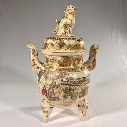 MAGNIFICENT FOO FINIAL TRIPOD SATSUMA INCENSE BURNER, JAPAN, MEIJI PERIOD