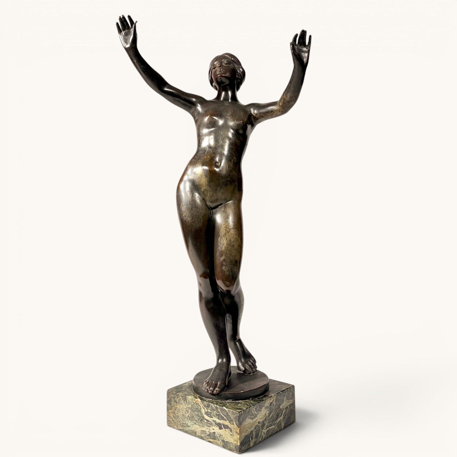 KLS Vaults patinated bronze sculpture of a female nude in dynamic Art Nouveau pose on marble base, c. 1898.