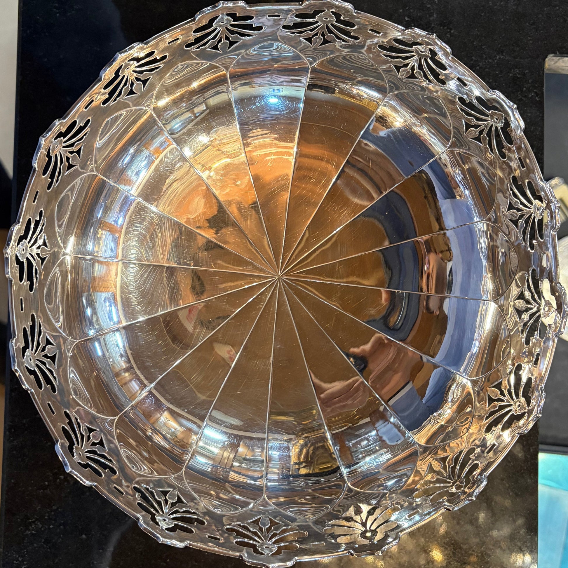 KLS Vaults George VI sterling silver centerpiece bowl with intricate pierced foliate rim and fluted design, 1949.