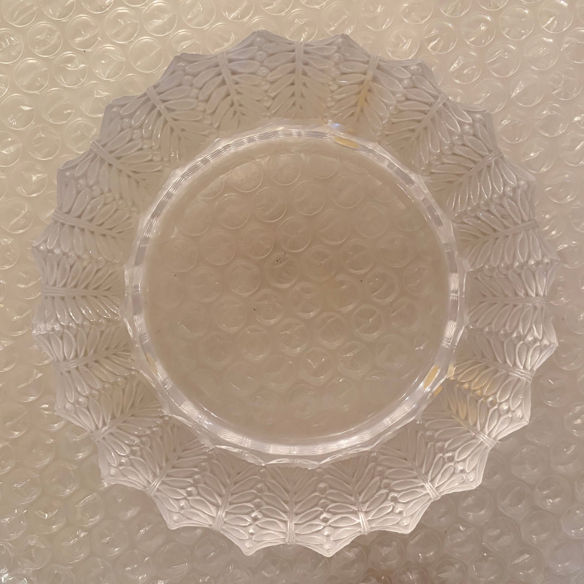 KLS Vaults Lalique Jamaique frosted crystal ashtray featuring a circular tropical frond relief pattern
