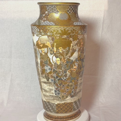 A PAIR OF MONUMENTAL SATSUMA EARTHENWARE VASES, JAPAN, MEIJI PERIOD (1868–1912)